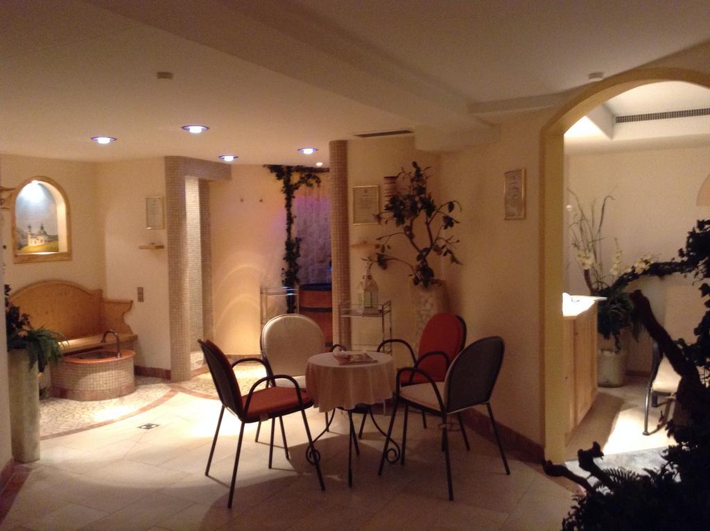 Hotel Garni Almhof เซเฟลด์ อิน ทิโรล ภายนอก รูปภาพ